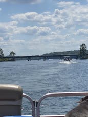 20 ft. Bennington SL Pontoon on Lake Keowee