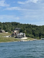 Tritoon à louer sur le lac Norris, le lac Cherokee, le lac Douglas et le lac Loudoun