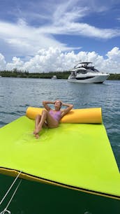 Découvrez le luxe à bord d'un yacht Princess Flybridge de 45 pieds à Sunny Isles