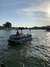 Aluguel de barco Blue Pontoon para Lake Athens TX ou Cedar Creek Reservoir TX