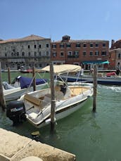 Location de bateaux à console centrale Voyage 18 à Venise, Italie