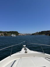 Motor Yacht Rental in Vila Nova de Gaia, Portugal with Captain