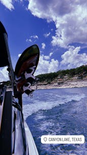 Top-Rated Power Boat Rental on Canyon Lake: The Best in Texas!