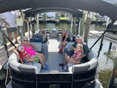 Luxury 22' Veranda Tritoon with 200 Yamaha hp, seating for 10