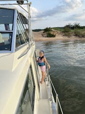 38 ft Crist Craft Motor Yacht Flat Water Charter on Lake Texoma