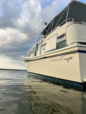 38 ft Crist Craft Motor Yacht Flat Water Charter on Lake Texoma