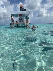 Location avec le capitaine Bibi à Grand Cayman (bateau de plus grande capacité)