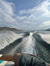 AXIS Wake Research T22, 350HP for rent in Kelowna BC