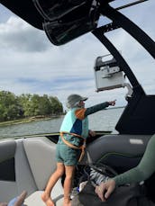 Location de bateau de surf Supreme ZS232 à Nashville ou dans les lacs environnants !