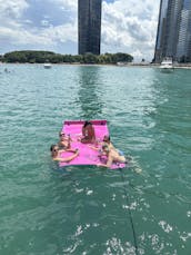 Oásis flutuante Sea Ray de 36 pés em Diversey Harbor para suas celebrações inesquecíveis!