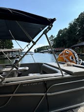 Fresh Air, Sun and Fun with 23' Pontoon in Mooresville, NC