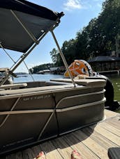 Fresh Air, Sun and Fun with 23' Pontoon in Mooresville, NC