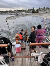 Hunky Dory Boat! Lake Union Lake WA tours, Karaoke system, Mini fridge!