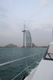 Lujoso yate italiano Azimut con moto acuática GRATUITA para viajes selectos desde Dubai Marina