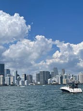 65' Azimut 🛥 | ¡Increíble yate de lujo en Miami, Florida!