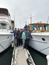 Des aventures chaleureuses et douillettes à bord d'un yacht Sausalito centenaire