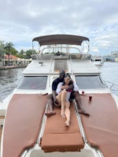 50' Flybridge - Até $100 de desconto* + Fotos e vídeos de drones GRATUITOS!