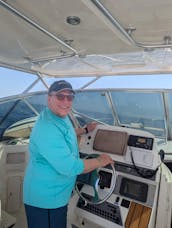 Cabo ideal de 38 pies para un día de crucero o pesca deportiva.