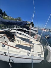 ワシントン湖の27フィートカタリナヨット