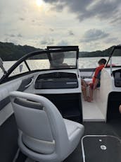 Bayliner Bowrider 180 — Des journées ensoleillées, des vagues douces, des voies navigables de Washington !