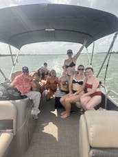 Beautiful 2023 Sun Tracker 24 Foot Party Barge!!