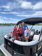 Your Lake Keowee experience starts here w/ this Bentley Sport Toon 150hp