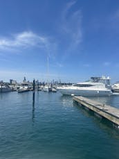Amplio yate de 50 pies con plataforma de baño en alquiler en 31st Harbor Charterer para más de 12 personas