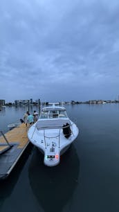 33' Luxury Tiara Yacht - Captain & Fuel Included - Discount for Weekday Cruises