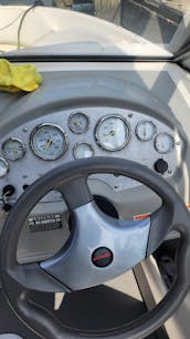 Bayliner de 18 pieds - Vue sur la ville depuis l'eau 