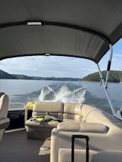 Pontoon Boat For Rent on Broken Bow Lake