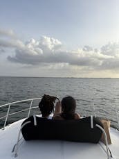  Aluguel de iates particulares, aproveite as belas águas das Ilhas Cayman com conforto. 