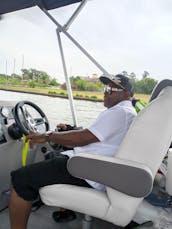 Harris Tritoon for 13 people on Lake Conroe in Montgomery Texas