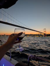 Iate de luxo de 70 pés | Aproveite o mar e você poderá ver os lugares históricos!
