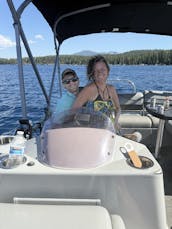 Four Winns 21 Tower, Alpine stereo, Wakeboard Tower/Tube, Family fun 