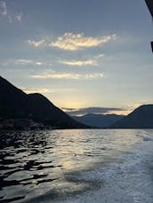 Explore a Baía de Kotor! Alugue esta lancha Prince 495 Open para 5 pessoas