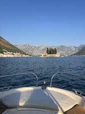 Explore a Baía de Kotor! Alugue esta lancha Prince 495 Open para 5 pessoas
