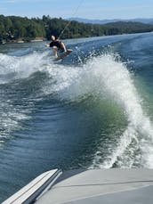 Wakeboat Premium no Lago Keowee | Moomba Mojo de 23 pés