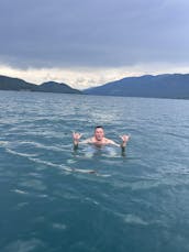 Melhor oferta em um barco flutuante no vale
