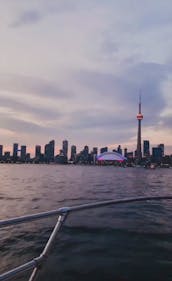6 Person Carver Express with twin engine for Rent in Toronto with a Captain