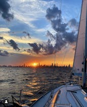 37' Luxury Sailing Yacht in Downtown Chicago