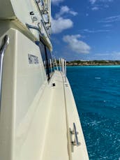 Charter the 42ft Hattras Motor Yacht in Oranjestad, Aruba
