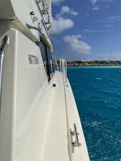 Charter the 42ft Hattras Motor Yacht in Oranjestad, Aruba