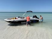 Barco de cubierta Bayliner limpio, cómodo y confiable en Clearwater Florida