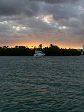 42' Sea Ray Sundancer in North Miami Beach, Florida. PRICES MONDAY TO THURSDAY