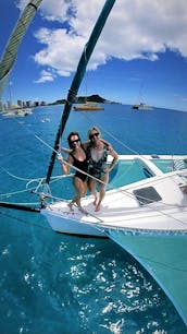 Una experiencia única y emocionante de navegación y natación en trimarán en Waikiki