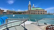 32' Motor Yacht Charter Downtown Chicago's Lake Front, Relax And Enjoy The Day With Family And Friends! Captain Provided