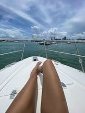 47' Sea Ray Luxury Motor Yacht Amazing in Miami!
