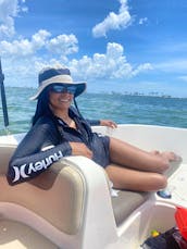 18' Bayliner Deck Boat for 9 People Clearwater and Tampa (10% Weekday Discount!)