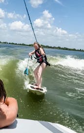 2020 Malibu Wakesetter 21’ Surf/Ski Boat Rental in Lewisville, Texas