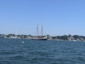 Lancha motora Mainship Pilot de 34 pies para alquilar con capitán en Newport, Rhode Island